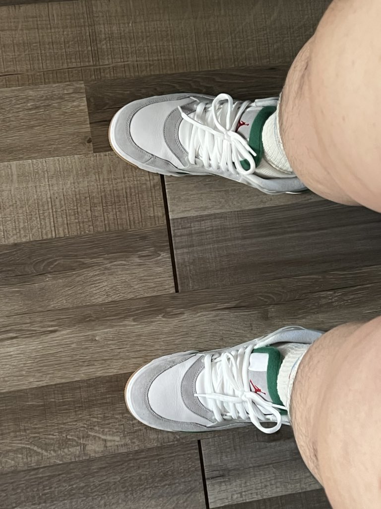 7EZzXJGeAQyQcaX's tweet photo. new shoes https://t.co/v42dED49xa