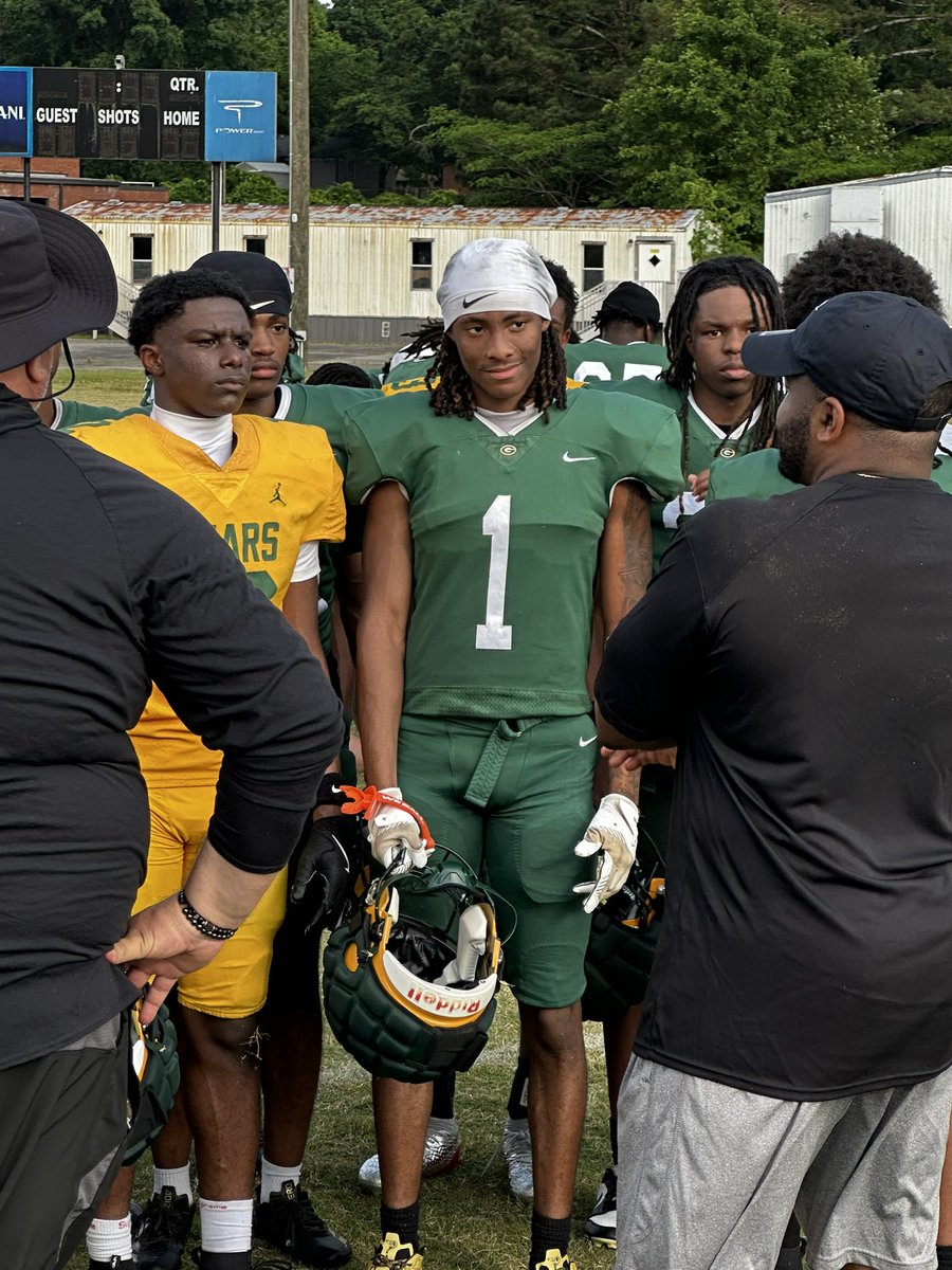 ArvonBacon's tweet photo. Kishon Hastings (@KishonStrap) maybe the most underrated DB in Georgia. 

He plays sticky coverage. Last year he played in a region that housed alot WR talent Jonesboro and Central Carrollton.  He is the vocal leader of a very talented underrated DB room @GriffinHighFB https://t.co/Ew6mtZMjG4