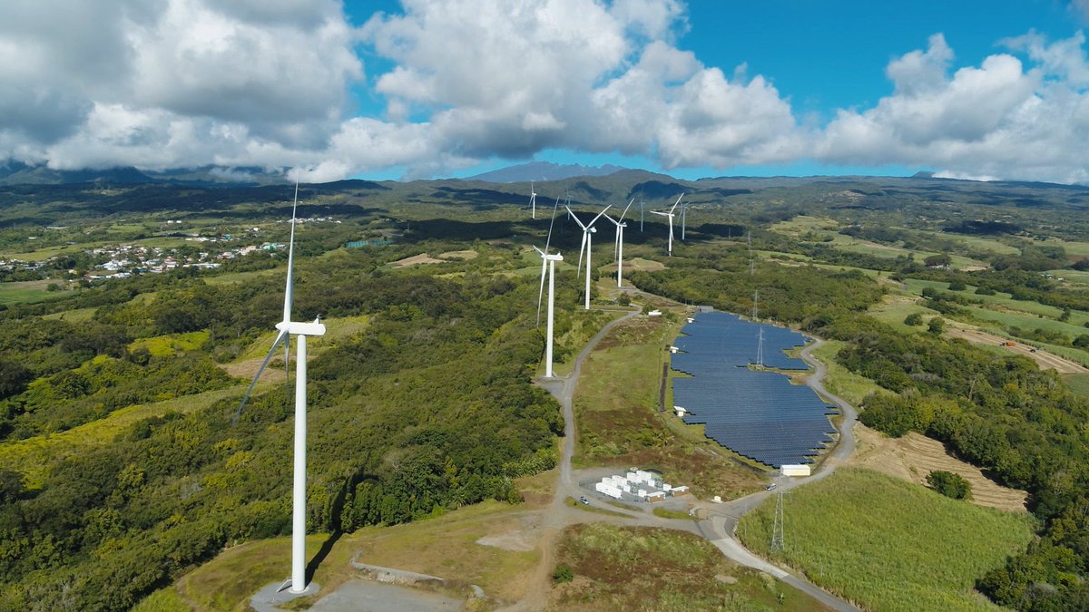 Fior_Sceal's tweet photo. Tá La Réunion ar cheann de na chéad chríocha thar lear a thug faoin gcath in aghaidh athrú aeráide. Tá sé mar aidhm ag muintir La Réunion breoslaí iontaise a ghearradh amach uilig faoin mbliain 2030 .

'La Réunion - Saotharlann Ghlas an Oileáin' anocht ag 22.30 @tg4tv https://t.co/qZeBdY7PLF