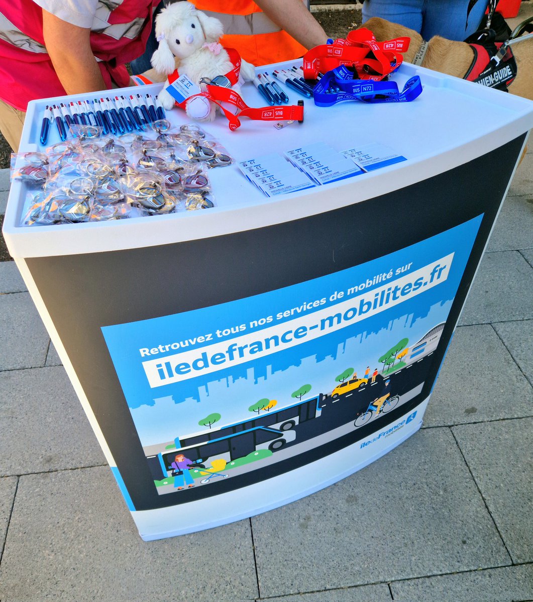sgenmobilite's tweet photo. Merci pour les goodies ! 🤩🙏🏽 @MarneSeine_IDFM @MLV_IDFM @IDFmobilites #creteilpointedulac #cablec1 #creteil #villeneuvesaintgeorges #doudou #idfm #telepheriqueurbain #paris #cablecar https://t.co/mSzrvVTbcz