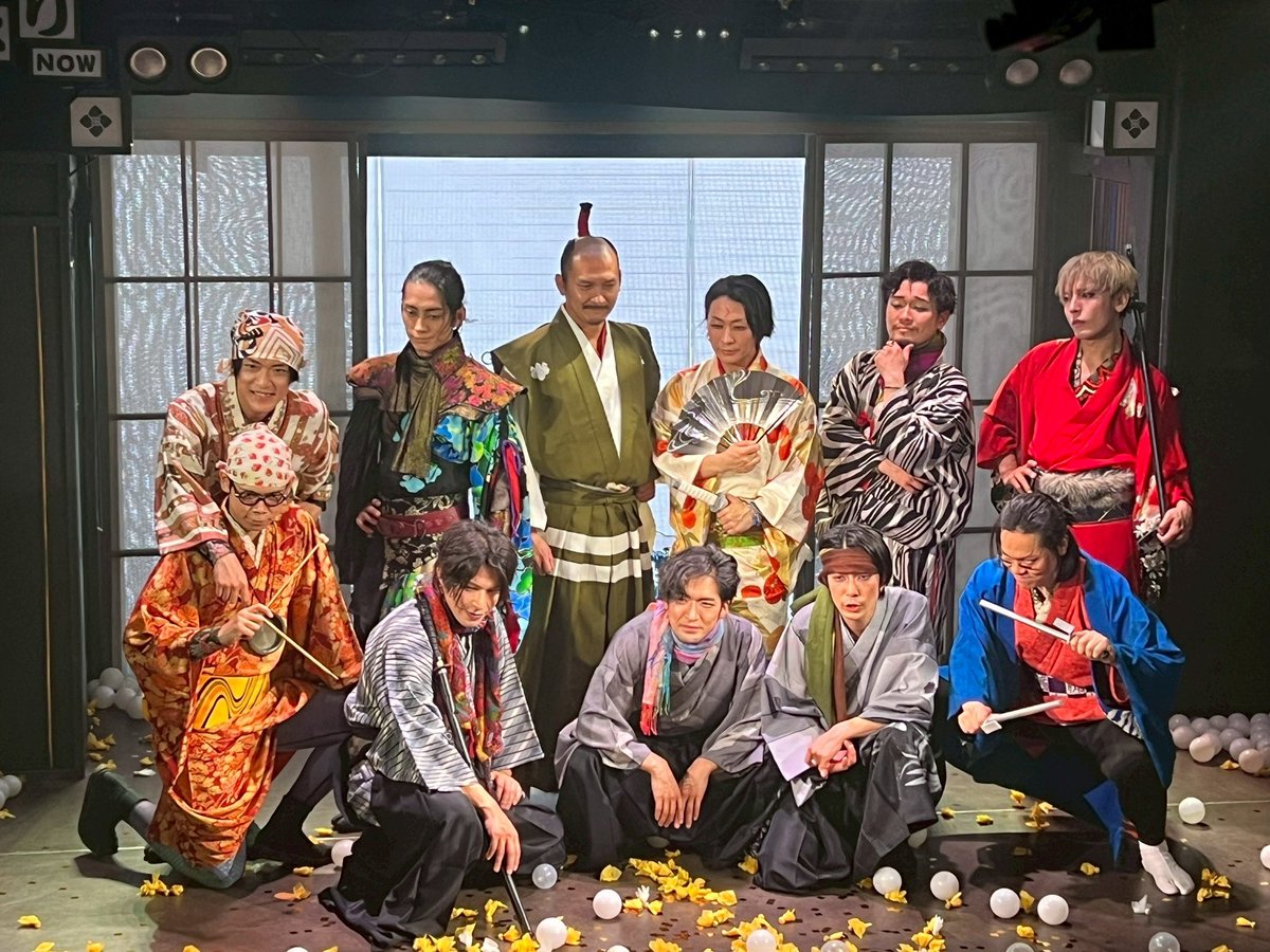 tomoya_moya's tweet photo. ナゴヤ座十周年
名古屋おもてなし武将隊の織田信長様が駆けつけて下さいました。
いろいろお聞きしていると「名古屋愛」そして『ナゴヤ座愛』さらには『参駄右衛門愛』で溢れていました。
お二人のツーショットを載せておきます。
明日もお待ちしています！

 #ナゴヤ座十周年 https://t.co/qnzm8KkQ2k