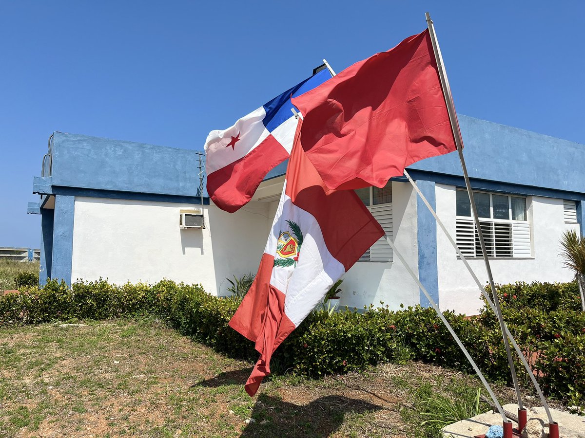 helciosantosf's tweet photo. Desde la #ELAM, izamos nuestras banderas que ondean con dignidad y resistencia ✊🏽🇨🇺 En vísperas del #PrimeroDeMayo, nos unimos a todo el pueblo cubano reafirmando nuestro compromiso con la vida, la salud y la lucha de los pueblos❤️

#Cuba #ELAM #PrimeroDeMayo #PatriaEsHumanidad https://t.co/lsfxDe9IFi