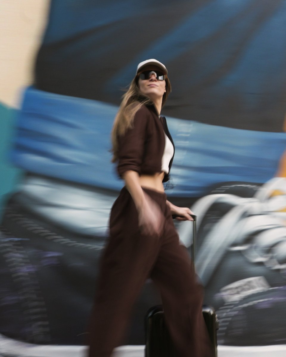 Polartec's tweet photo. Cities shift. Your look holds.​
​
The Cropped ¾ Sleeve Jacket and Straight Leg Pant from @skims, crafted with Polartec® Thermal Pro™ fleece.​

Plush warmth. Clean style. Everyday ease. https://t.co/B1BUERugb5