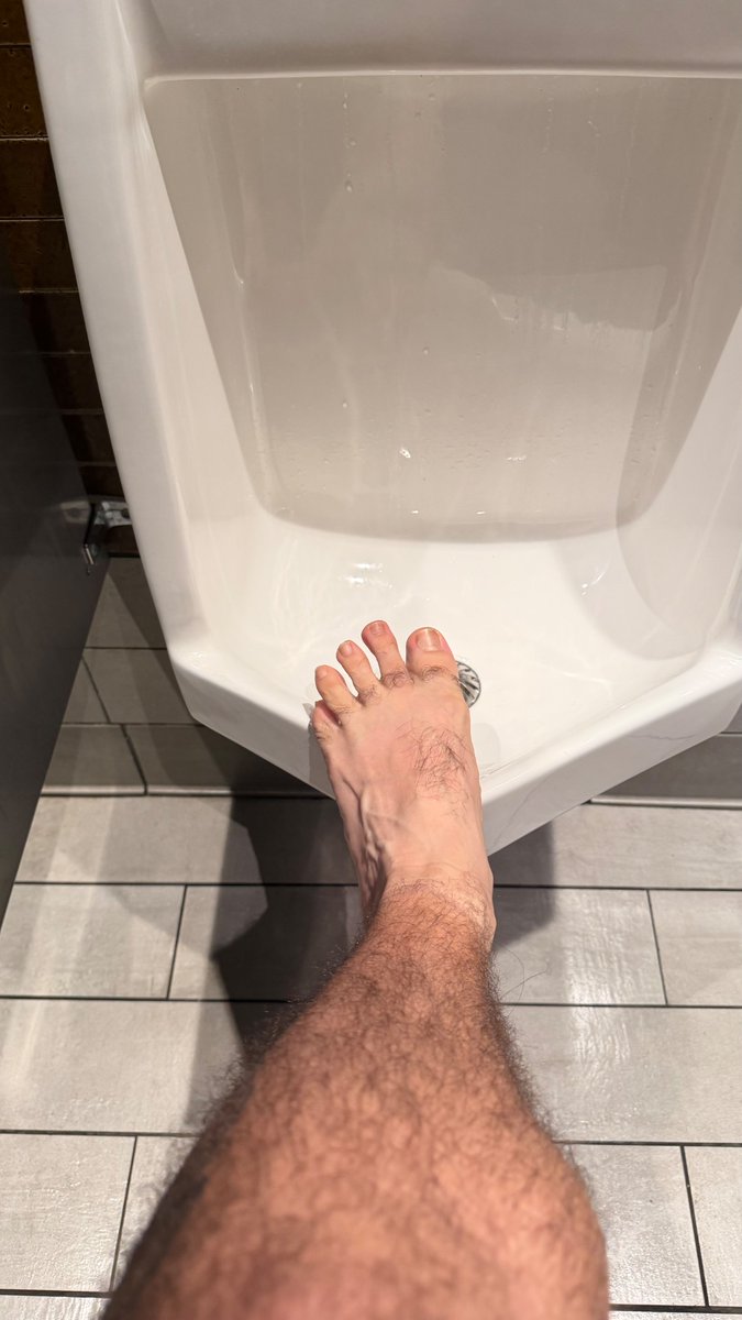 Hairy TX Feet tweet media