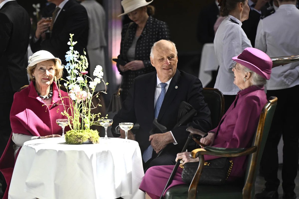 rwthofficial's tweet image. 🇸🇪
#Sweden’s King Carl XVI Gustaf and Queen Silvia, with the Royal Family attended a luncheon hosted by the Stockholm City to celebrate The King’s 80th birthday on 30 Apr. 2026 at #Stockholm City Hall.

Link: t.ly/Q4a8x #KungCarlGustaf #CarlXVIGustaf #Kungahuset