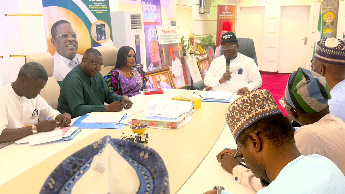 ImaAkpanAkpan's tweet photo. UMAHI RECEIVES NEW NLNG CEO, ANNOUNCES PRESIDENT’S APPROVAL FOR DUALISATION OF ROAD LINKING BODO-BONNY TO EAST-WEST ROAD
#MinisterDavidUmahi
#MinistryOfWorks
#FederalGovtOfNigeria
#AkwaIbomFieldSupervision https://t.co/l6S9JCUgGf