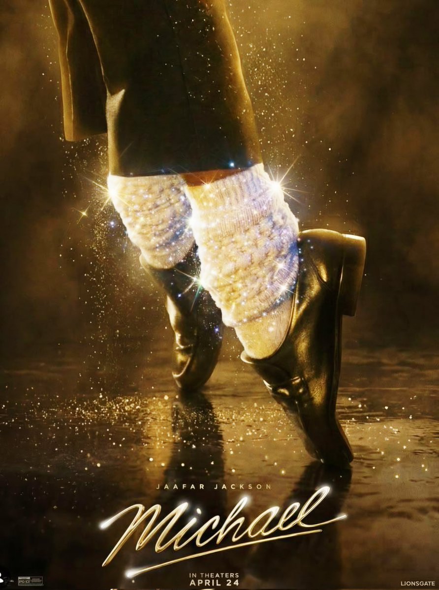 __SkyJackson__'s tweet image. 👑 #KingOfPop 👑
#MichaelMovie  
👑 #MichaelJackson 👑