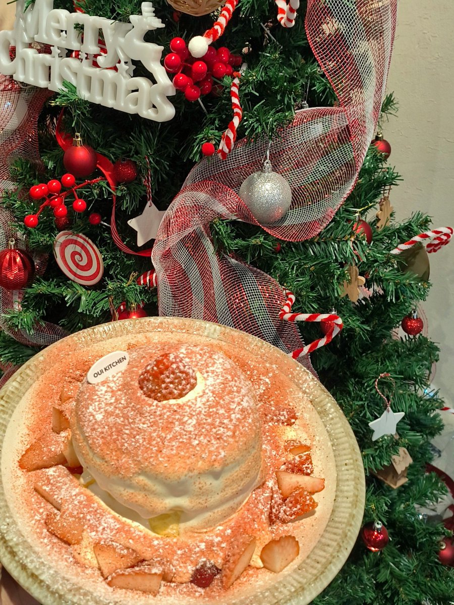 CHELLAMRANI's tweet image. Just finished binging the latest season of The Great British Baking Show!  The technical challenges had me on edge—those mirror glazes Perfection! Who’s your favorite baker this year  #GBBO #BakingGoals #MustWatch