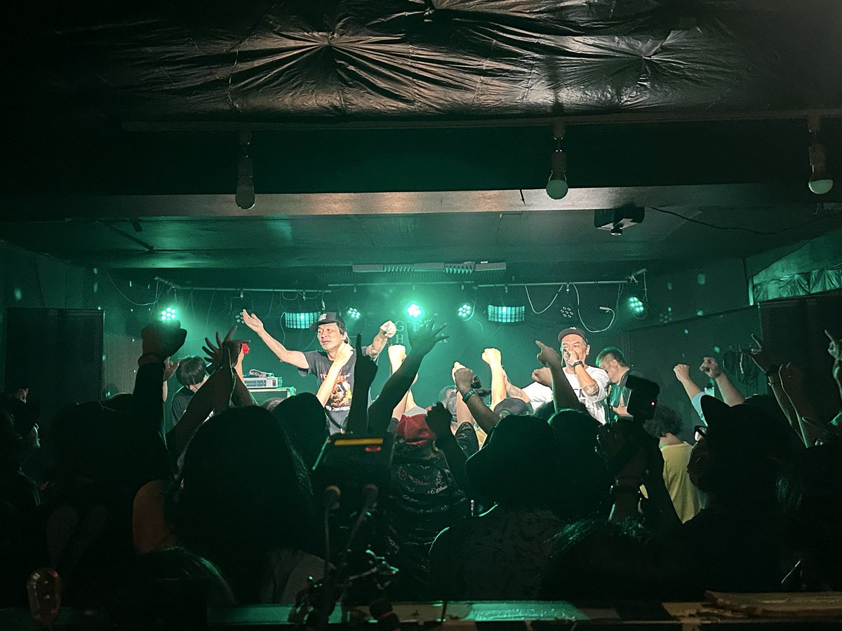 画像は2023年
汗だく酸欠のイベントでした
でもそういう時ほど良いイベントになるんですよね

#100日後に閉店するLIVEHOUSE
残り62日