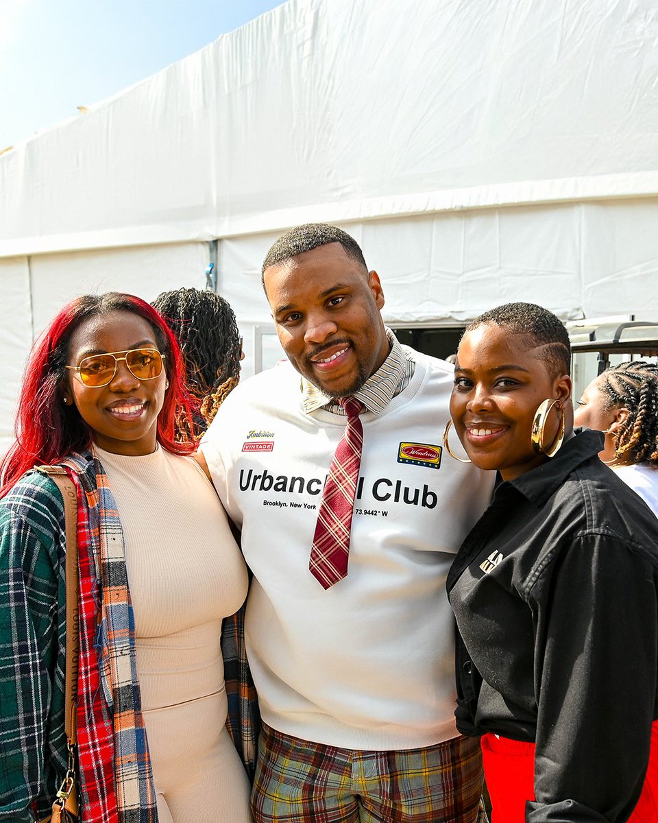 MagicCtClassic's tweet photo. It’s the fans, the fits, and the energy for us! 🖤🔥

That’s what the Amazon Magic City Classic presented by Coca-Cola is all about!
 
📅 October 31
📍 Legion Field 

 #MagicOfTheClassic #MCCisMe #RoadToClassic #MCC https://t.co/N9rQME0aJf