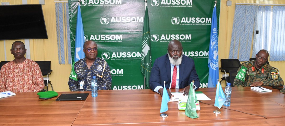 aussom_'s tweet image. Today in #Mogadishu, the SRCC and Head of #AUSSOM, Amb. El Hadji Ibrahima Diene, met with a delegation from the Centre for Civilians in Conflict (@CivCenter), led by Africa Director @Viabisimwa, together with Senior Advisor, #PoC &amp;amp; Humanitarian, Amb. @SidikouMaman, East Africa