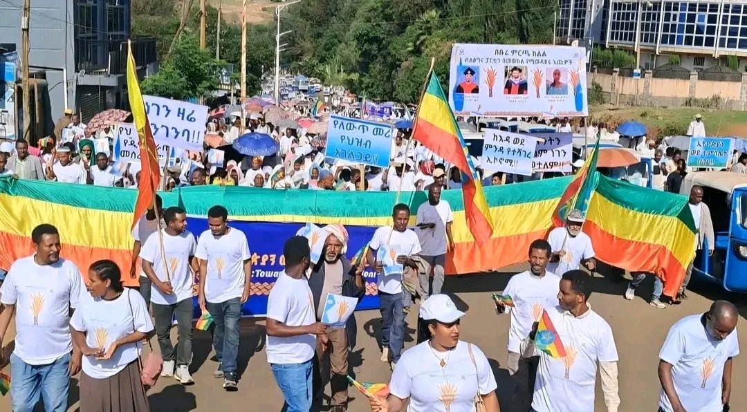 Gecpp2018's tweet photo. The Prosperity Party branch office in Bure Town Administration, West Gojjam Zone, is conducting a public campaign &amp; introducing its election symbol for the 7th General Election.
The campaign has brought together senior zonal officials, party candidates, residents, youth&amp; women. https://t.co/9J8lPRUaaX