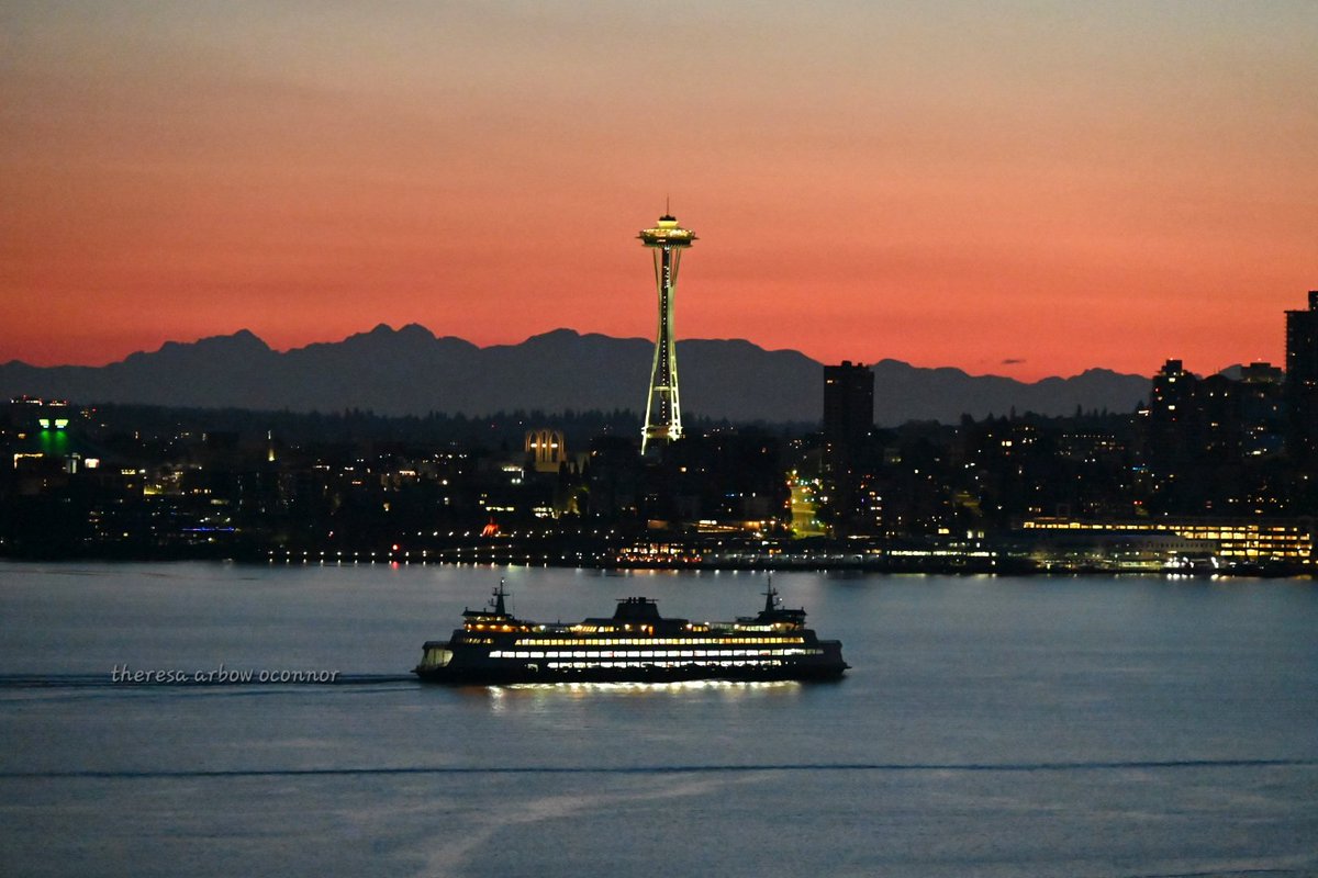 TheresaArbowOC's tweet image. Happy Thursday!  A gorgeous morning #Seattle #wawx @wsferries #pnw ♡
