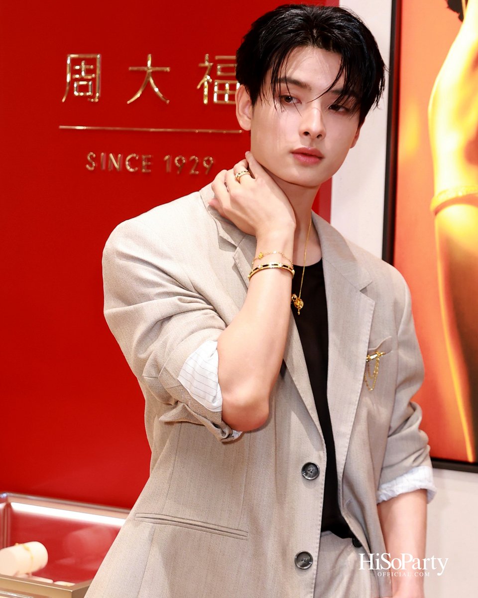 hisoparty's tweet photo. ‘ขุนพล-ปองพล’ร่วมงาน Grand Opening สุดเอ็กซ์คลูซีฟกับ Chow Tai Fook แบรนด์เครื่องประดับหรูชั้นนำระดับโลกจากประเทศจีน ที่มีประวัติยาวนานเกือบ 100 ปี

ติดตามภาพบรรยากาศในงานได้ที่
https://t.co/PUEtyDxVUB

KHUNPOL CHOW TAI FOOK PARAGON
#KHUNPOL
#ChowTaiFookxKHUNPOL
#ChowTaiFook
#ChowTaiFookThailand 
#HiSoParty
@khunppol  @BUS_SONRAY