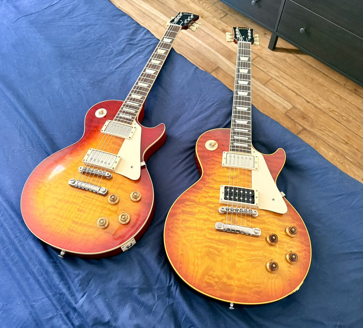 Maitrepot's tweet photo. Si je vous dis que ces deux guitares n’ont rien à voir l’une et l’autre, vous me croyez ? https://t.co/mt1adrcGL2