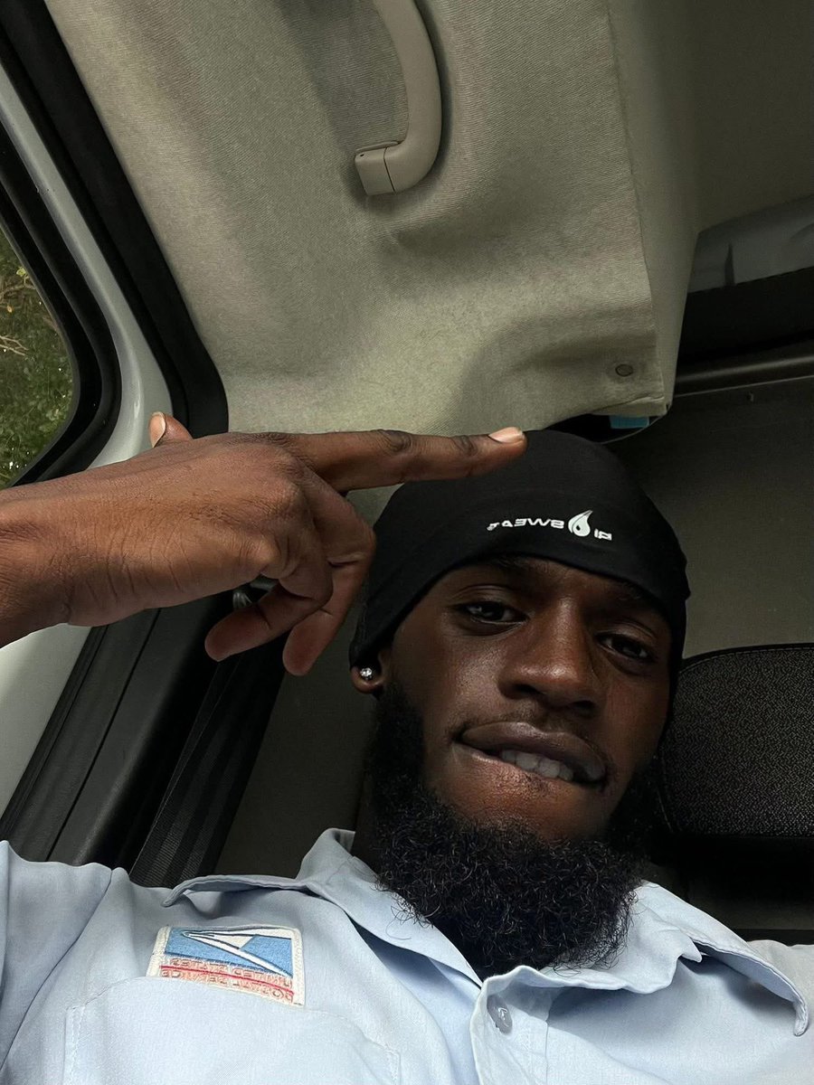 Kenpablo9's tweet photo. Mr postman📫 https://t.co/EFBP0roKym
