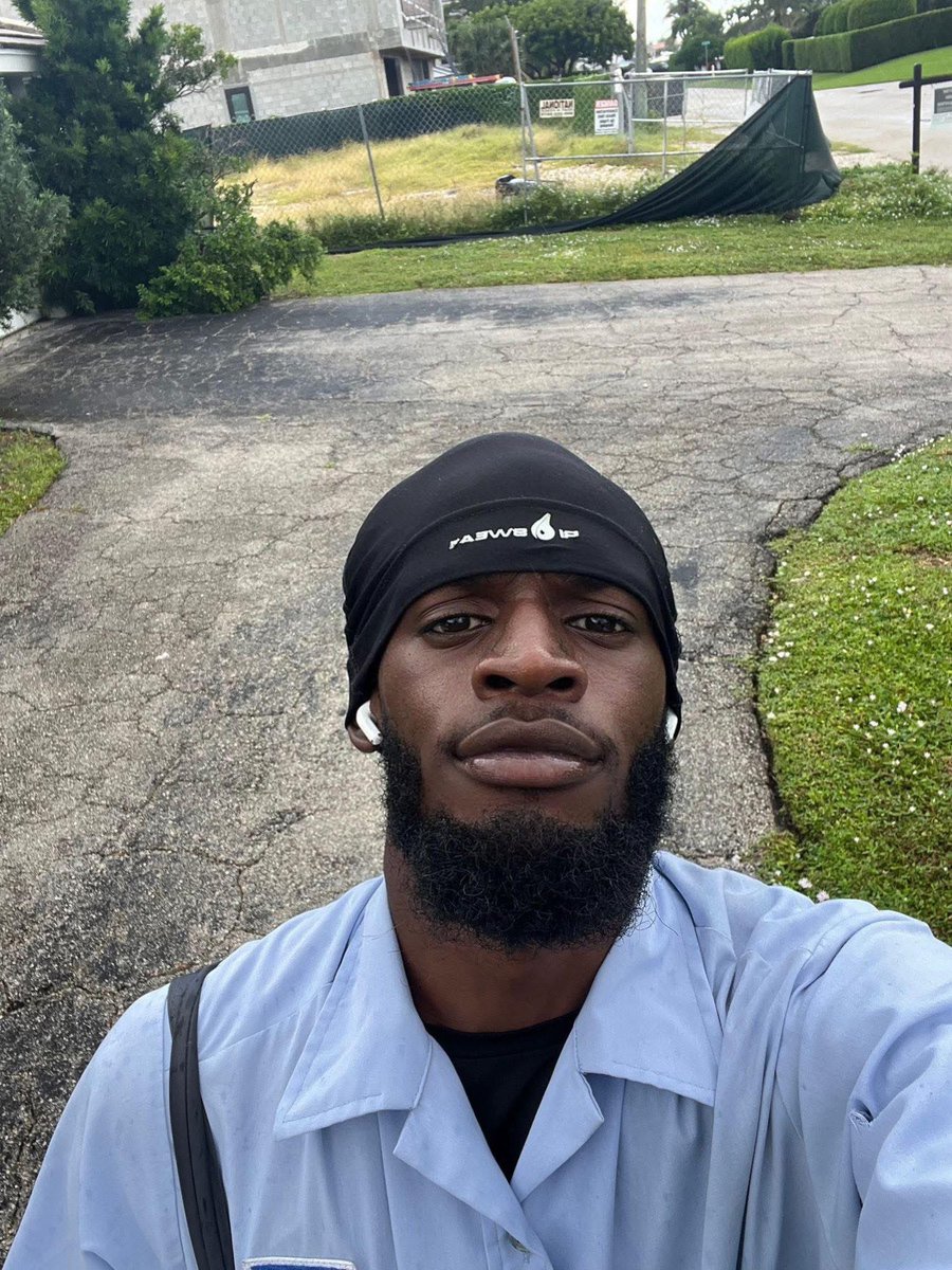Kenpablo9's tweet photo. Mr postman📫 https://t.co/EFBP0roKym