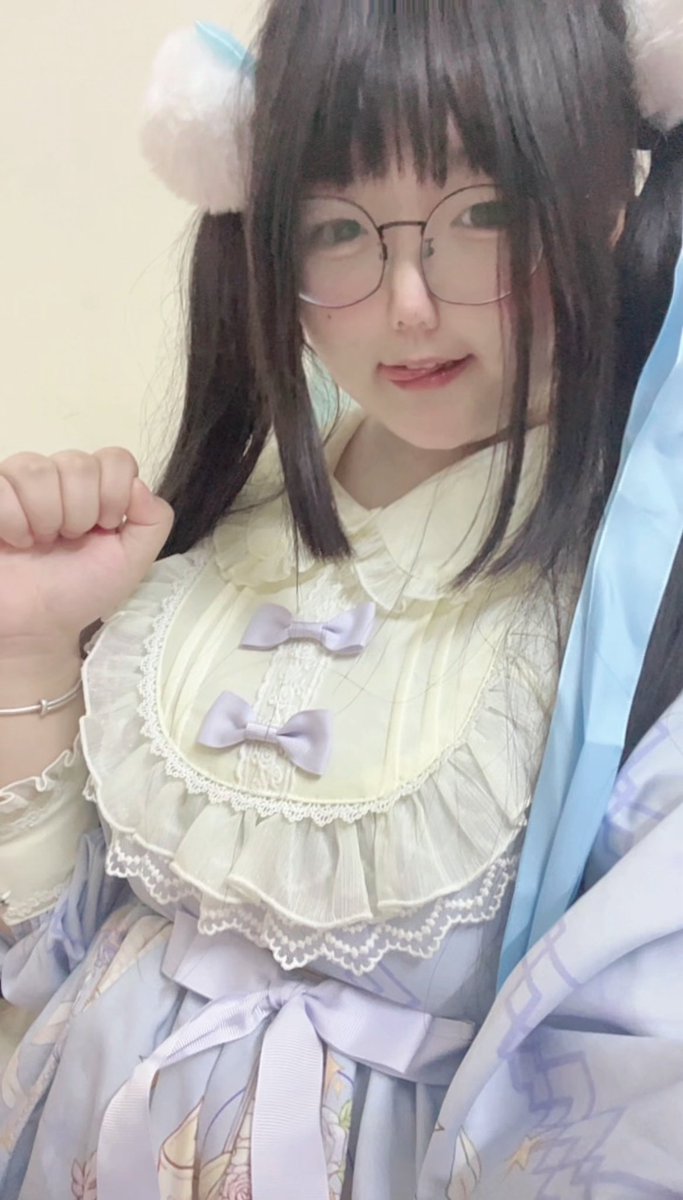 Xuegaoct's tweet image. 胸再长大就要塞不进这条裙子啦o(╯□╰)o
 #bbw #反差 #萝莉 #lolita #巨乳