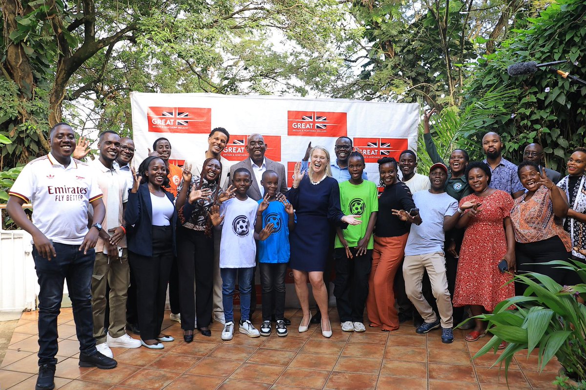 UKinUganda's tweet image. From North London to Kampala. ⚽

Delighted to host Arsenal TV as they engaged with 🇺🇬’s  passionate Arsenal fan community - celebrating football, youth culture &amp;amp; the power of digital storytelling to connect voices across borders. A relaxed but meaningful 🇬🇧-🇺🇬 moment.

#GREAT