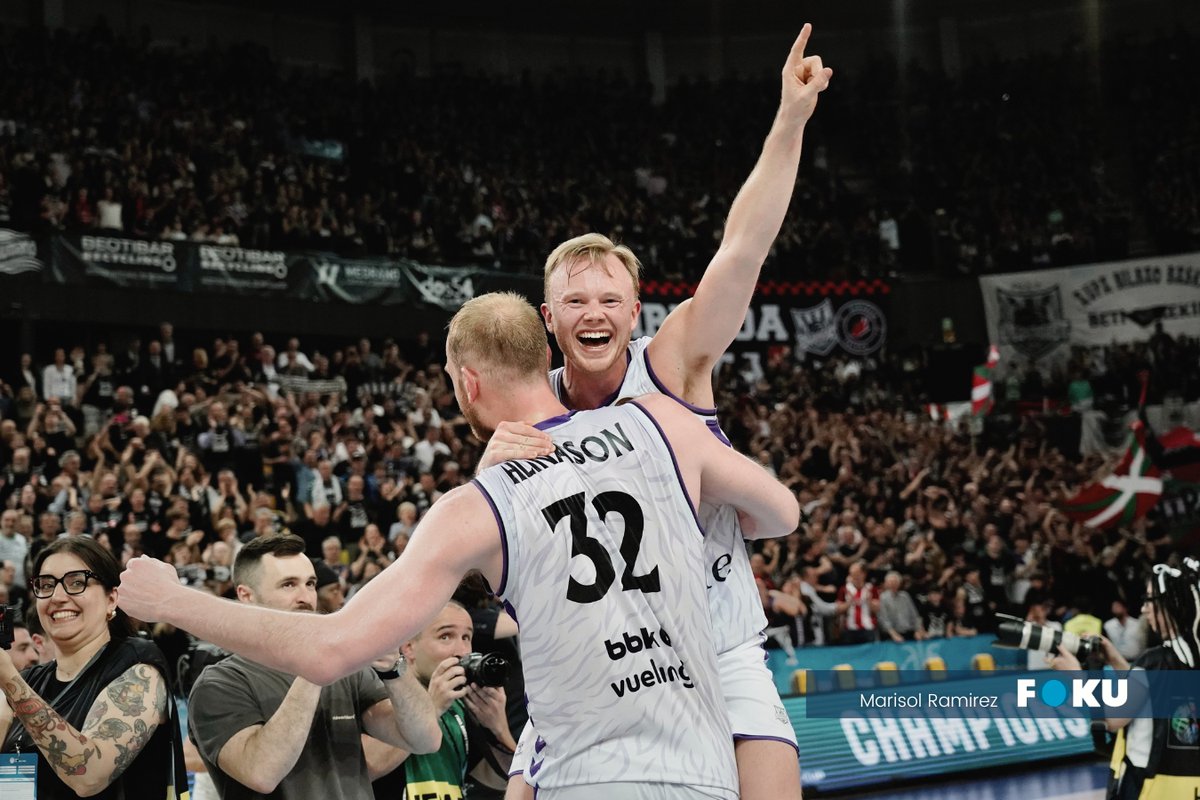 Foku_eus's tweet photo. 🔵 Bilbao Basketek lortutako garaipenak poza eta harrotasuna ekarri zituen zale guztientzat. Kantxan denboraldi guztian zehar egindako lana, tentsioa eta emozioa… partida bukatzearekin batera lehertu zen.

📸 Barrutik bizitako istorioa. #fokuargazkiak https://t.co/GLDCD4qTqA
