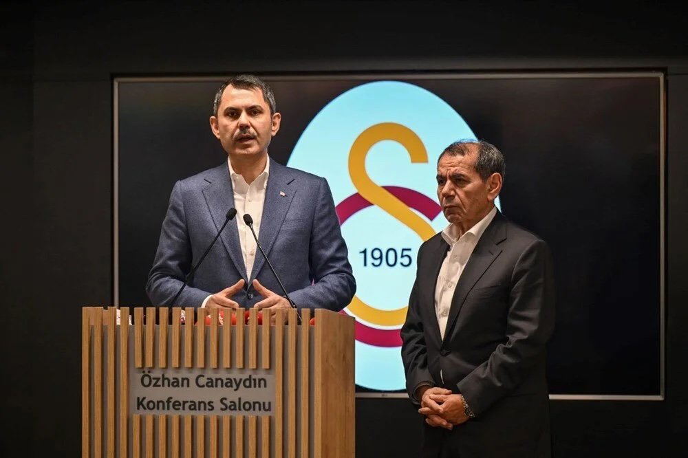 Sebebini sorduk;

''Fenerbahçenin rengi iktidarın rengiyle uyuşmuyor ondan'' dediler.