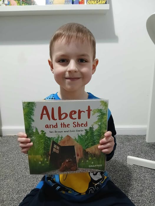 AlbertTortoise's tweet image. Please keep sharing YOUR terrific #ALBERTthetortoise #pictures. Posing now possible with 9 #ALBERT #picturebooks, 3 #BoardBooks &amp;amp; #ActivityBook Alberttortoise.com
#shed #tortoise #bookcover #bookseries #illustrated #storytime
