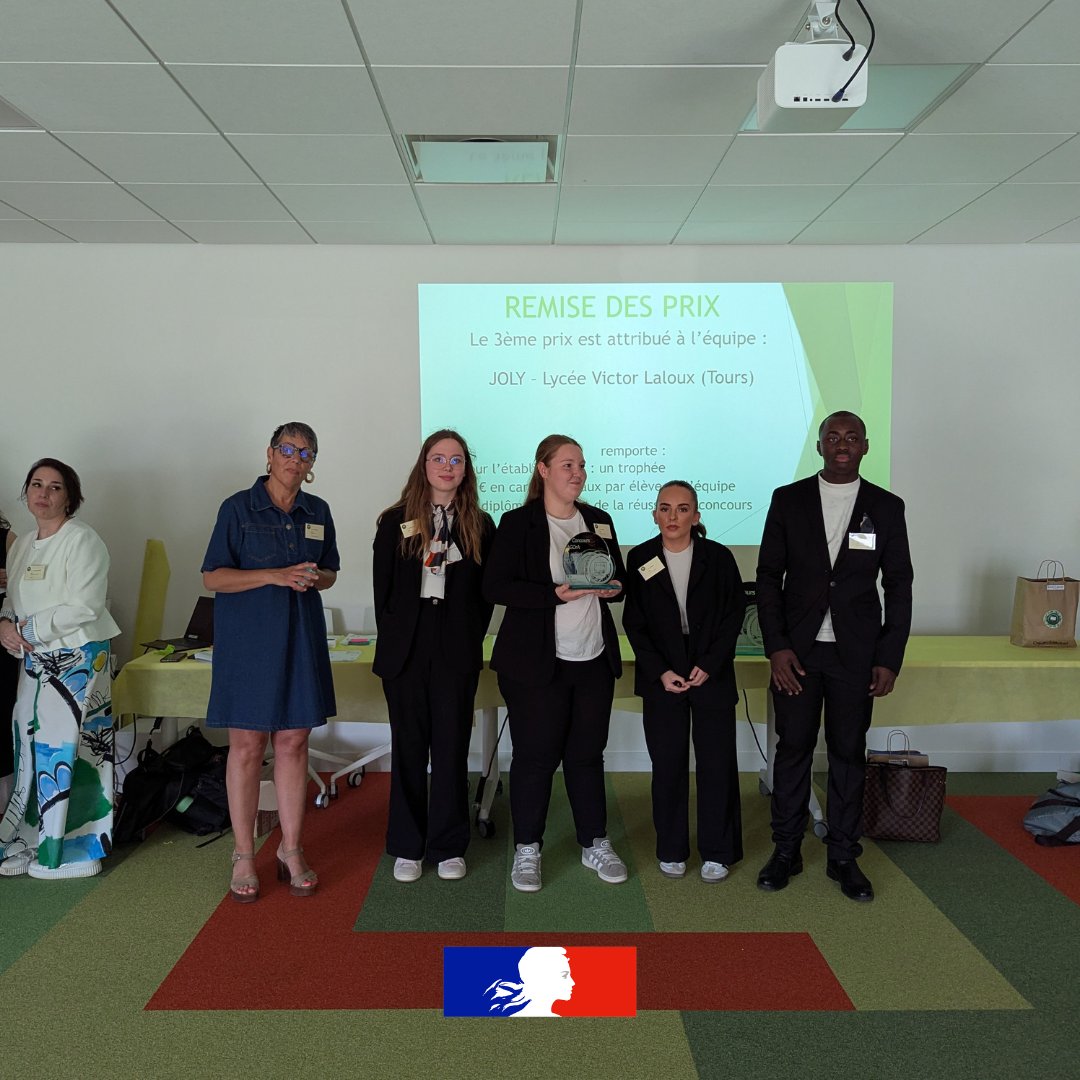 ac_orleanstours's tweet photo. Remise des prix du concours "AGOrA en Action"🏆
Un événement qui valorise les compétences des élèves de 1re #BacPro : gestion, communication, organisation, prévention des risques et travail en équipe.
#VoiePro, un parcours d’excellence et de réussite.
Bravo à tous les élèves👏 https://t.co/y2KIxSbnxC