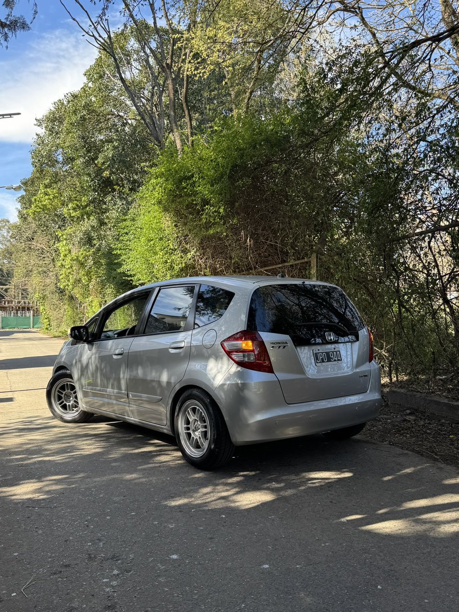 joacocolombo_'s tweet photo. @flatteryARG El mejor auto que tuve en mi vida, el espacio que tiene adentro es impresionante. Sera medio batata y le faltara un poco de seguridad, pero es un caballito de batalla. https://t.co/l4tvAhGW6A