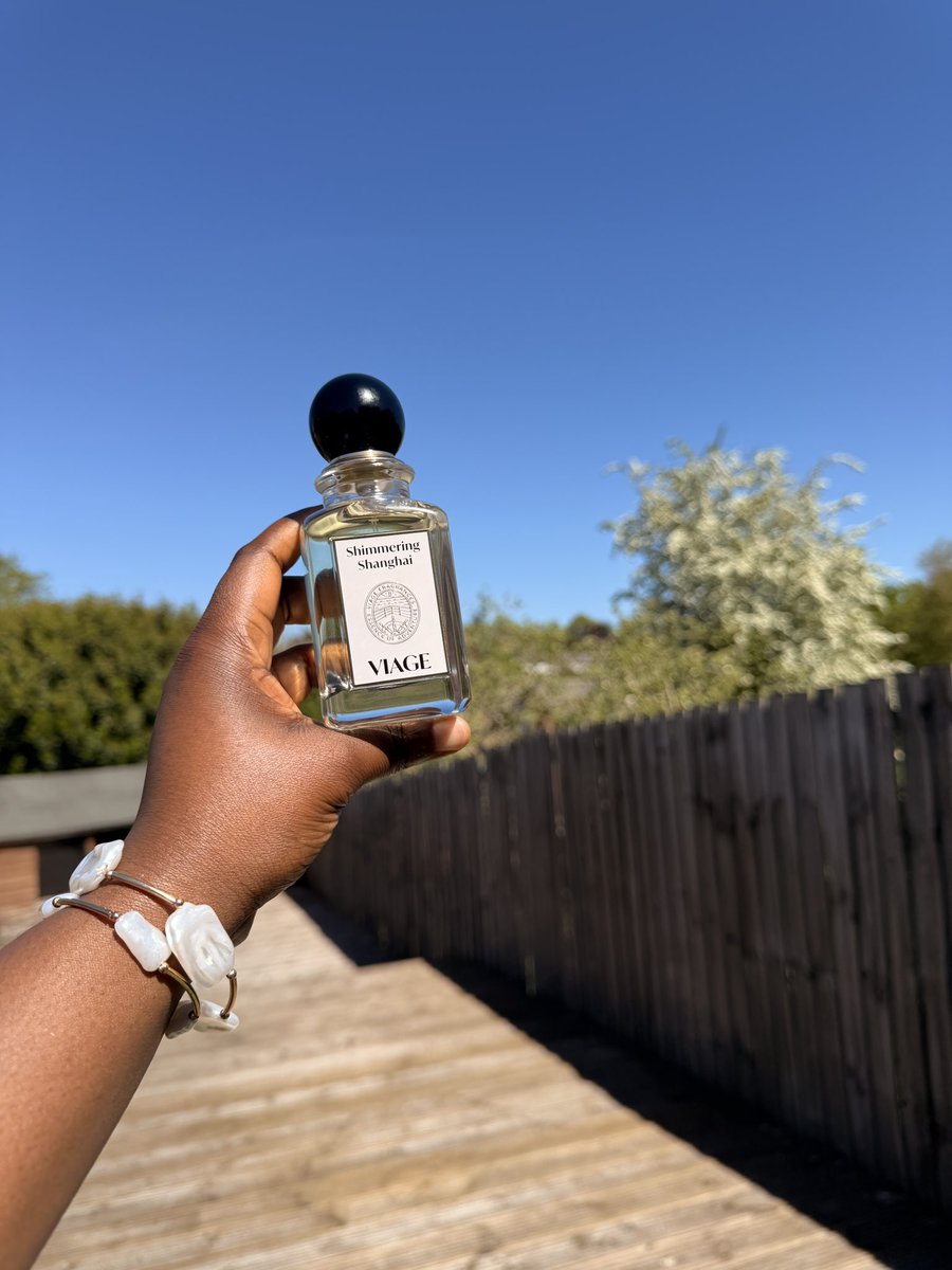 zaitum_'s tweet photo. Shimmering Shanghai by viage brings the alluring florals , refreshing fruits , grounding earthy notes and incense anchoring needed for the rebirth of spring
#viage #viageperfumes #shimmeringshanghai #sotd https://t.co/DQJeA5JzoJ