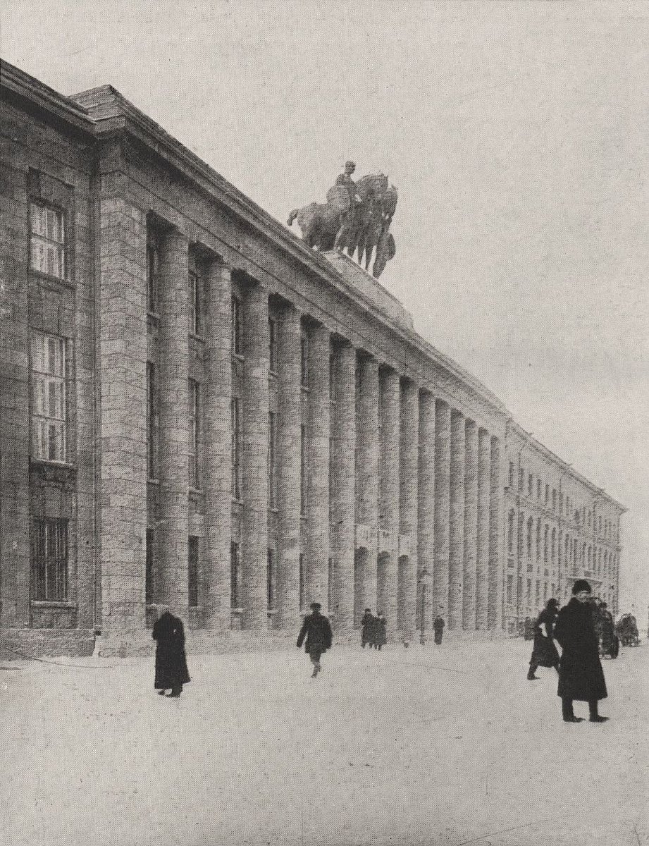 Annartwitch's tweet image. 👁Not everyone knows that the German modernist Ludwig Mies van der Rohe worked in Saint Petersburg early in his career. He supervised the construction of the German Embassy building (designed by Peter Behrens). Quite a neoclassical beginning. 1911–1913. #architecture