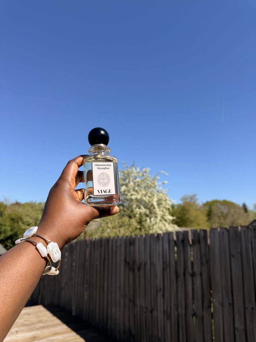zaitum_'s tweet photo. Shimmering Shanghai by viage brings the alluring florals , refreshing fruits , grounding earthy notes and incense anchoring needed for the rebirth of spring
#viage #viageperfumes #shimmeringshanghai #sotd https://t.co/DQJeA5JzoJ
