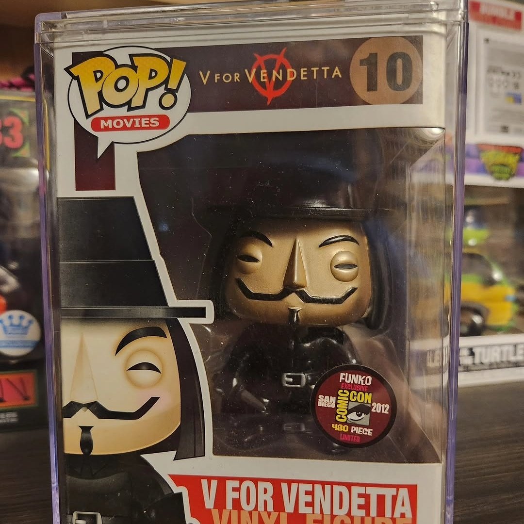 Pophawk84's tweet photo. Here's a good throwback thursday, 2 years ago I added a peice i had been chasing after for almost 7 years, one of my favorites in my collection 🎃🥃 #funko #funkopop #funkos https://t.co/ohfrCMmmuV