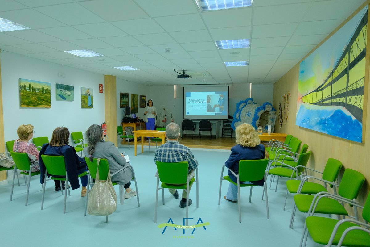 AFAHuelva's tweet photo. Esta tarde un grupo de #cuidador@s ha asistido a la Charla sobre la "Ley de Dependencia, que ha desarrollado Ángela Arroyo, Trabajadora social de AFA Huelva.
Una charla muy interesante para familiares y cuidadores
#AFAH #Huelva #Alzheimer #Diaadia https://t.co/3RS3k0lCqP