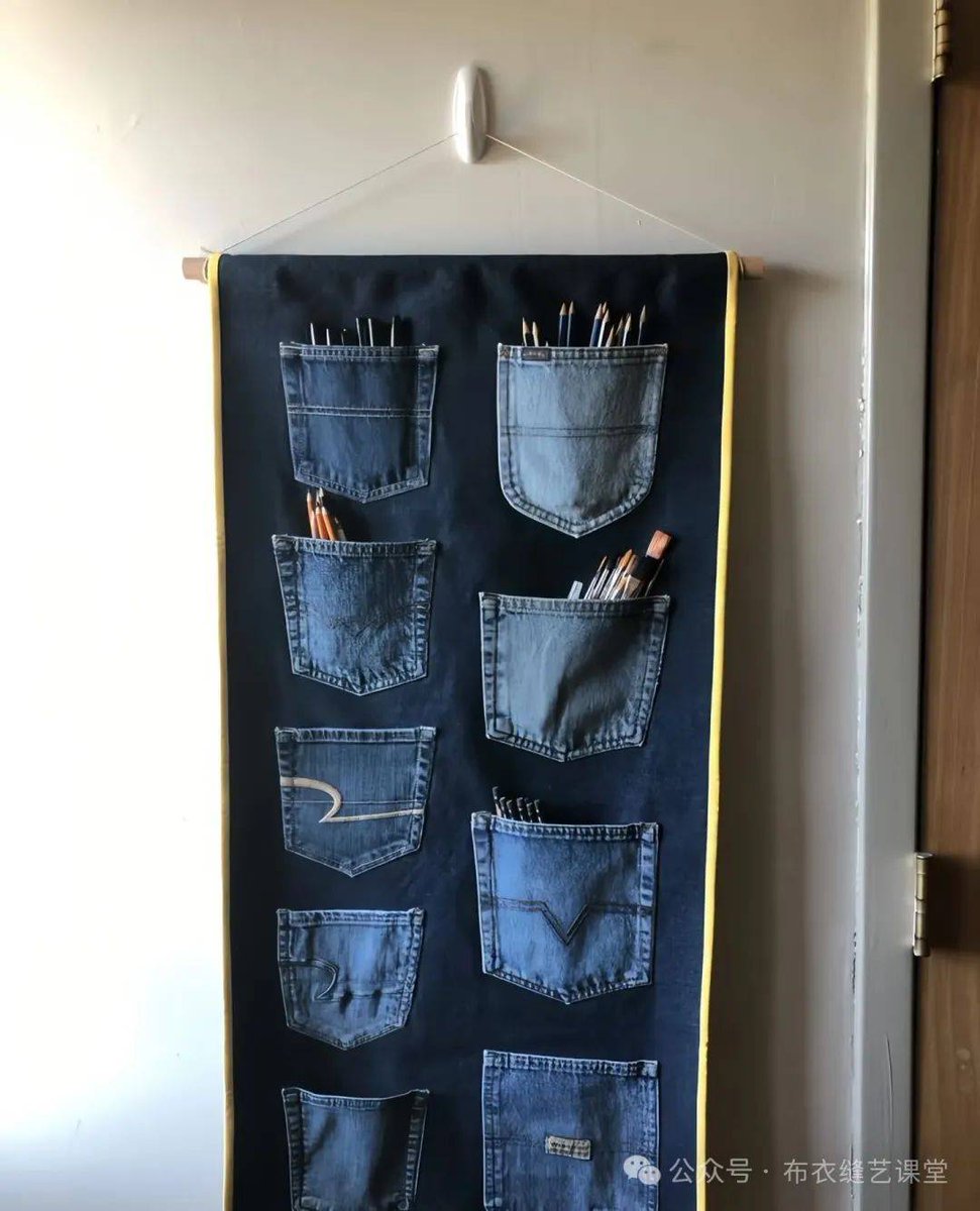 deniw2346's tweet image. Turn old jeans into a cute pencil case! Grab scissors, fabric glue u0026 a button—10 mins, zero waste, 100% cozy. Tag your DIY wins  #UpcycleStyle #DIYCrafts