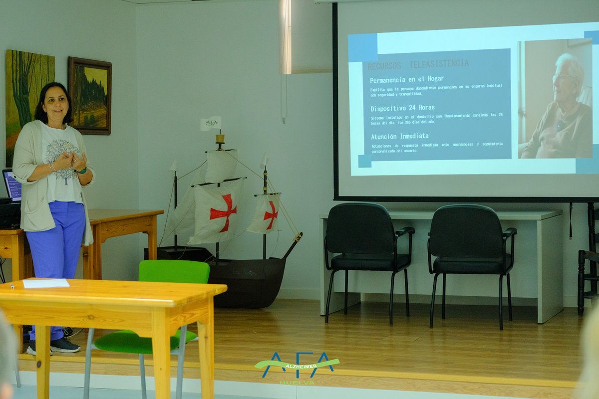 AFAHuelva's tweet photo. Esta tarde un grupo de #cuidador@s ha asistido a la Charla sobre la "Ley de Dependencia, que ha desarrollado Ángela Arroyo, Trabajadora social de AFA Huelva.
Una charla muy interesante para familiares y cuidadores
#AFAH #Huelva #Alzheimer #Diaadia https://t.co/3RS3k0lCqP