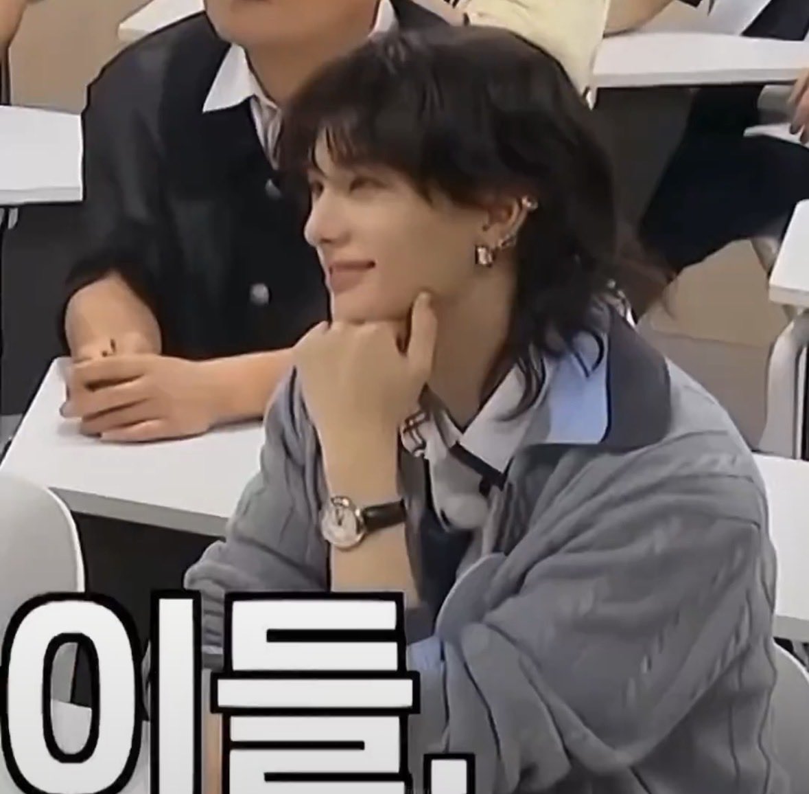 Iinogatinhos's tweet photo. THE WAY HYUNJIN LOOKS AT LEEKNOW NOOOOO 😭😭😭😭😭😭😭 https://t.co/I6510jsVR7