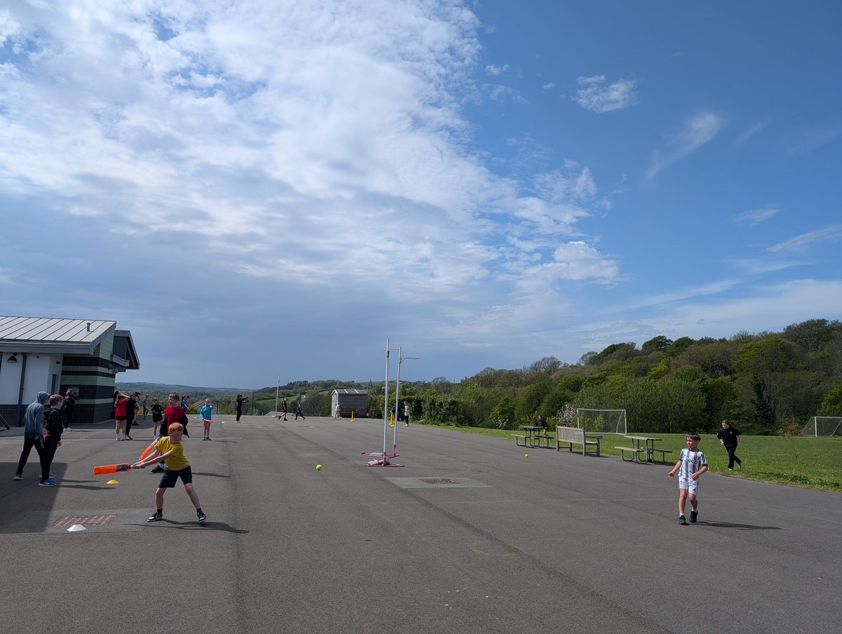 PembscoachSarah's tweet image. Last engagement day of the week! Today we had a brilliant day of cricket at @TenbyVC. Lots of enthusiasm in all sessions and great cricket on show. 
Keep up the great work!👏🏏☀️
#WeAreWelshCricket
#Criced
#SportForAll 
#SchoolsCricketSummer
