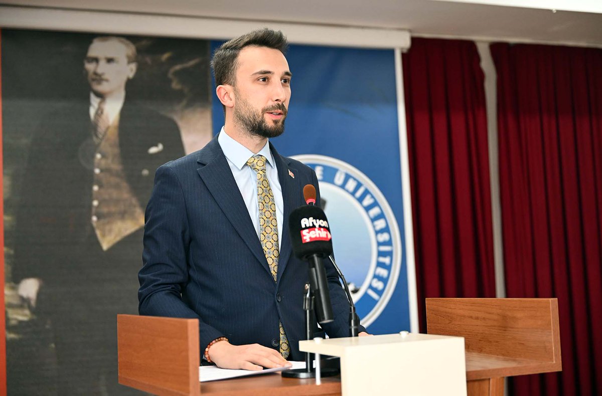 kocatepeuniv's tweet photo. Prof. Dr. Eroğlu, “Kut’ül Amare Zaferini ve 1. Cihan Harbi’nde Irak Cephesi”ni Anlattı.
Haberin devamı için⬇️

https://t.co/rGjsscZWg1

@VeyselEroglu @Karakas1969
#AfyonKocatepeÜniversitesi https://t.co/Mudxrfa83u
