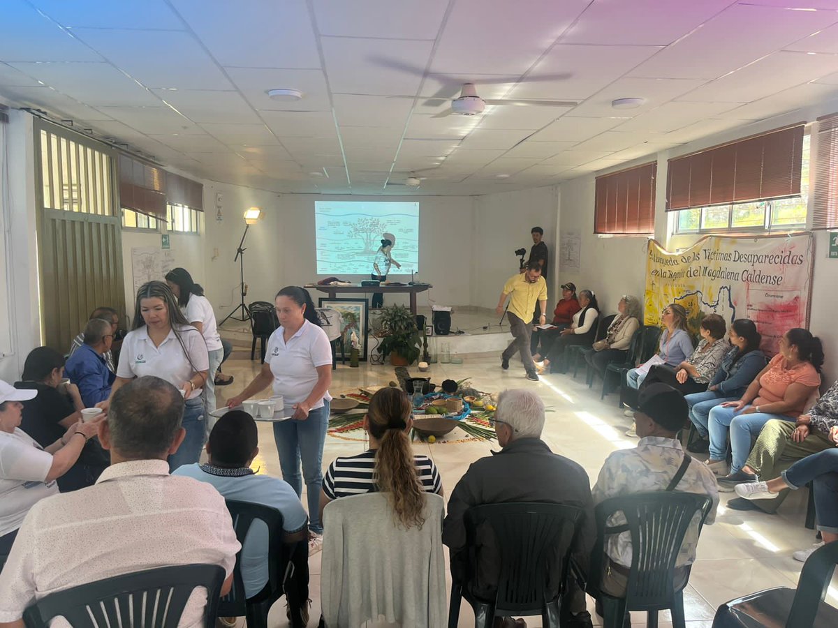 Edificadores de Paz tweet media