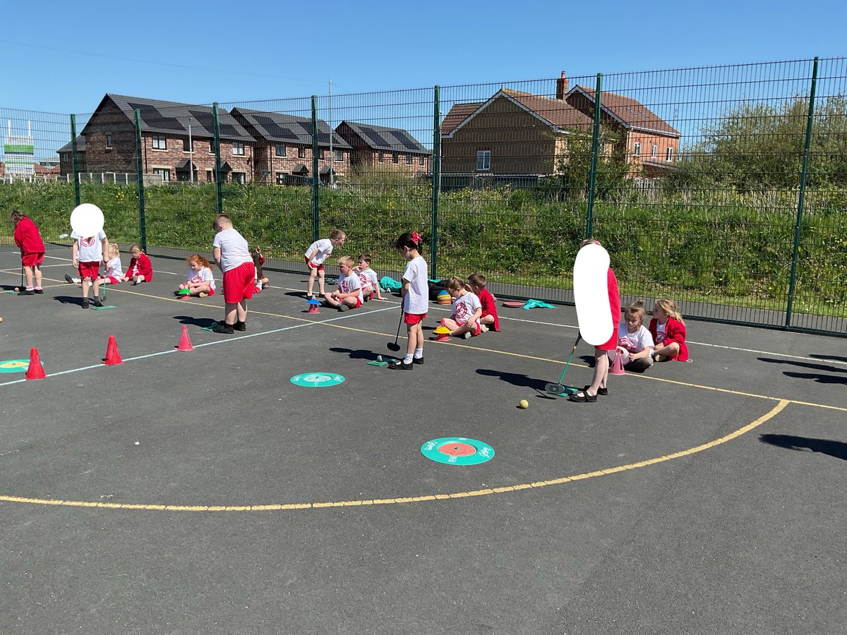 KincraigYear2's tweet image. It was so love,y to do golf this week outside in the sunshine #PE