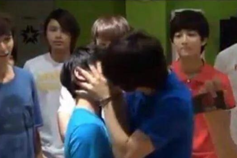 Sugar down bad for Jeonghan tweet media