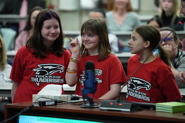 annaleeskinner's tweet image. Last night @FMPSD Trustees heard from @thickwoodArts students about their excitement in getting to school on Fridays due to the newest @Leaderinme plan to Sharpen the Claw!  #connection #engagement They have also engaged parents in helping out!