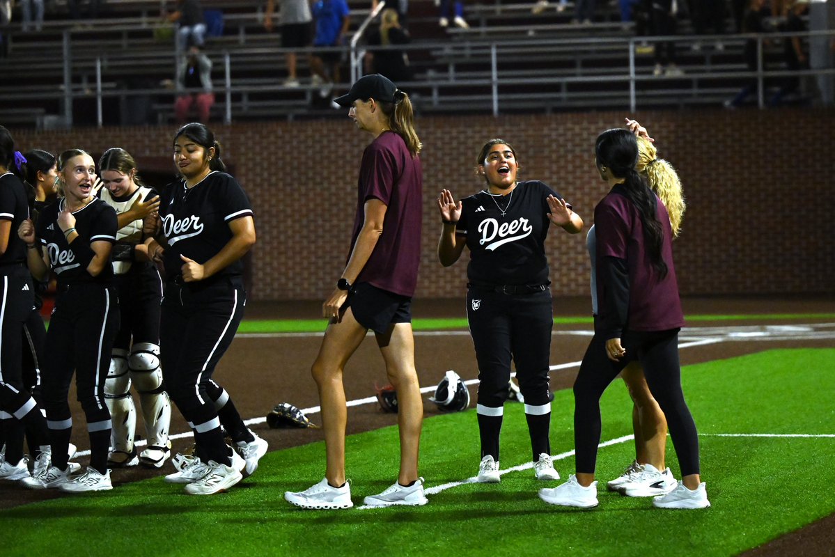CoachG_Brown's tweet image. This group was fun, electric, and unforgettable 🦌
#Chapter26