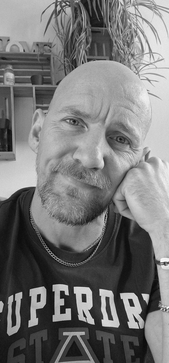 Davibasteni's tweet image. Me voilà en Week-end et en Vacances 🥰👌 Bon Fin de Vendredi X 😘💜 #WeekEnd #Holiday #BlueEyes