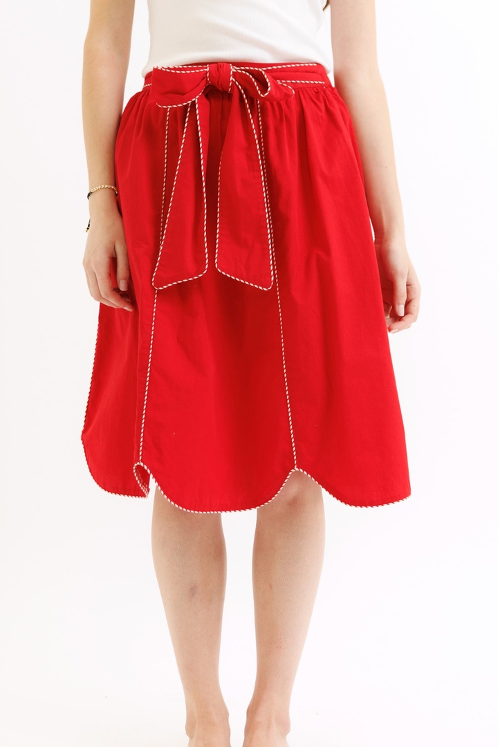 amomentofnow's tweet image. Meet your new warm-weather staple: the Madrid Skirt in True Red. A-line, scalloped hem, front tie, and pockets! Style with a blouse or tee. Try it at amomentofnow.com/products/madri… #Red Madrid Skirt #Downeast Fashion #A Line Skirt #Midi Skirt #Scalloped Hem
