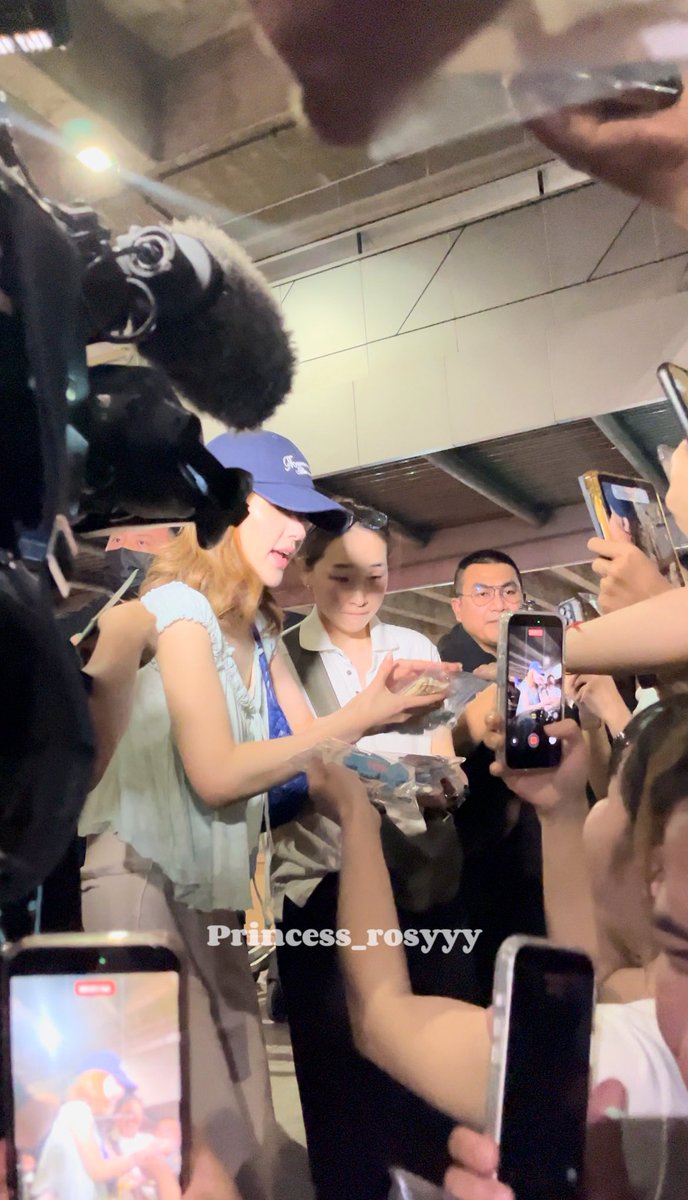 𝙋𝙧𝙞𝙣𝙘𝙚𝙨𝙨 𝗿𝗼𝘀𝗲⋆.ೃ࿐🌹 tweet media