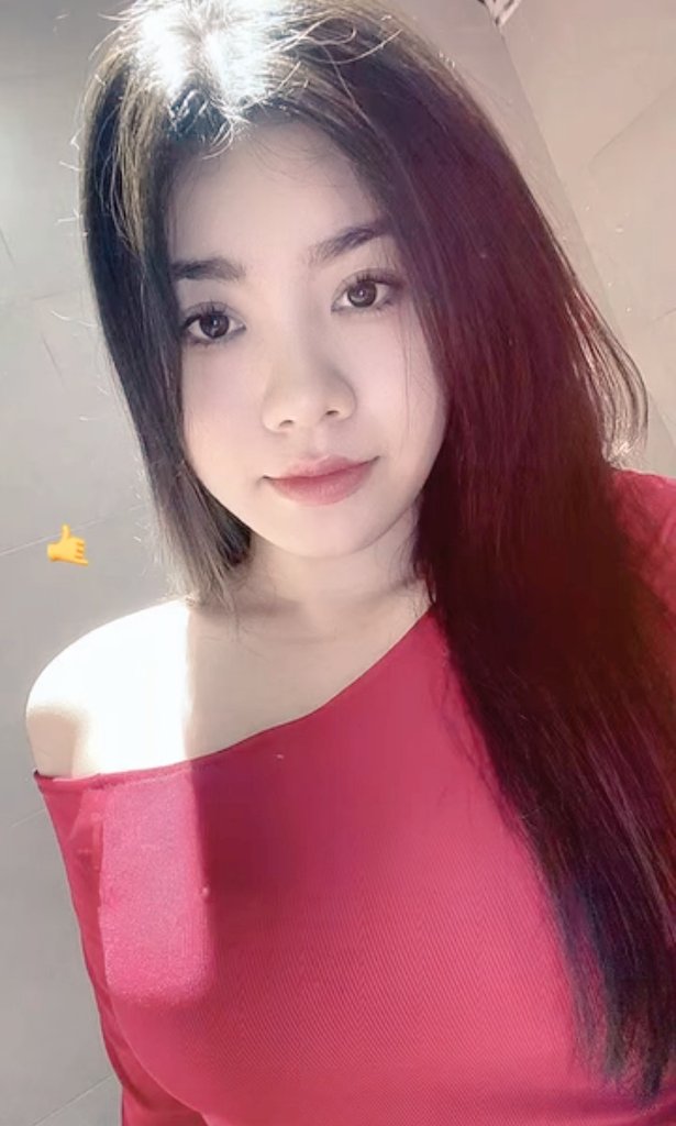 iamleeee_07's tweet photo. Áo đỏ gì a 🥰 https://t.co/dMGuajEEeX