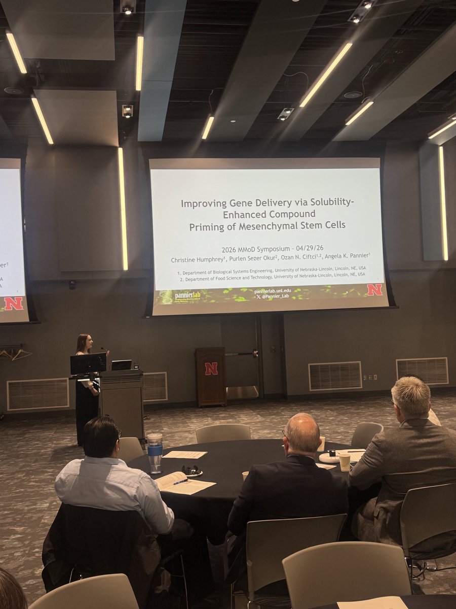 Pannier_Lab's tweet photo. Christine Humphrey did a great job presenting her work at the MMoD Symposium! @apannier2 https://t.co/ZlasEFnMSc