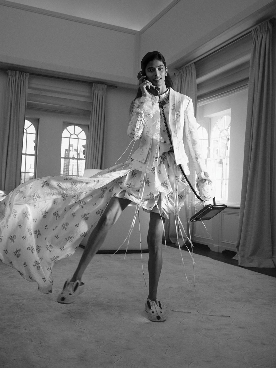 erdem's tweet photo. ERDEM Spring Summer 2026 features in Vogue.

Abby Champion wears look 38 and Bhavitha Mandava wears look 11. 

Styling: Tabitha Simmons
Photography: Sebastian Faena https://t.co/YoZIwr10DC