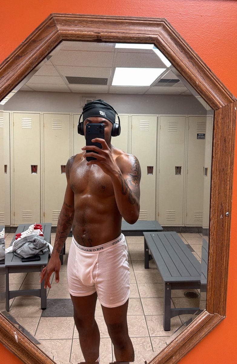 😈 tweet media